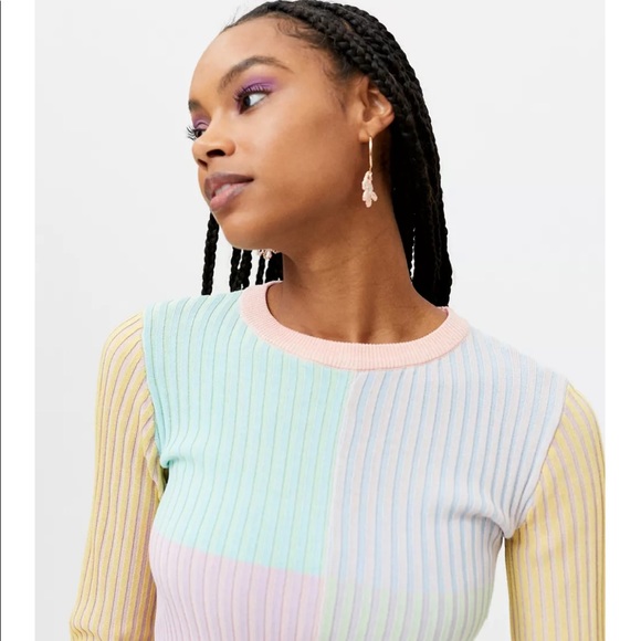 Ragged Colorblock Cropped Top - Picture 2 of 7